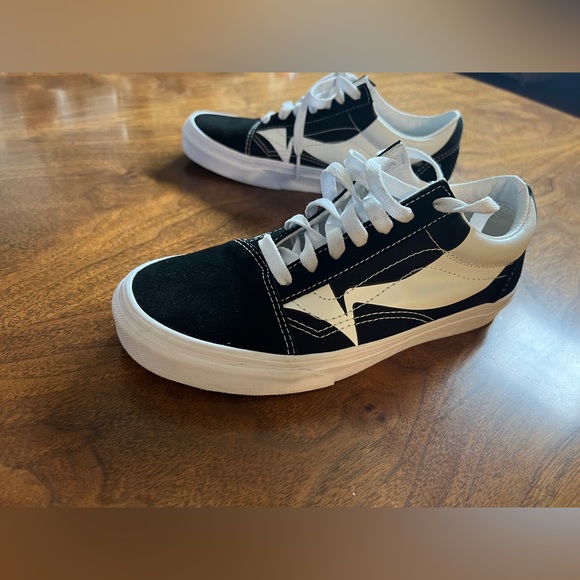 Vans - Picture 3 of 6